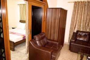 FAMILY INTERCONNECT ROOM