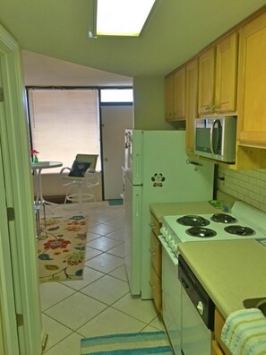 Kitchen to Livingroom