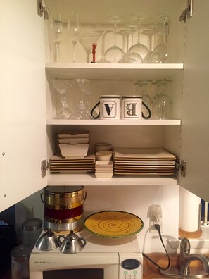 Fully Stocked Kitchen with Top-Notch Dinnerware & Glasses
