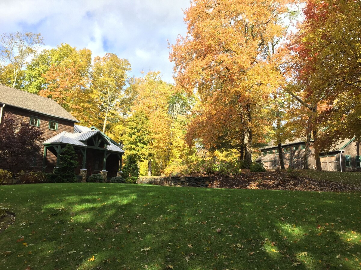 4+ Acre Pond Front Retreat, Basketball Court