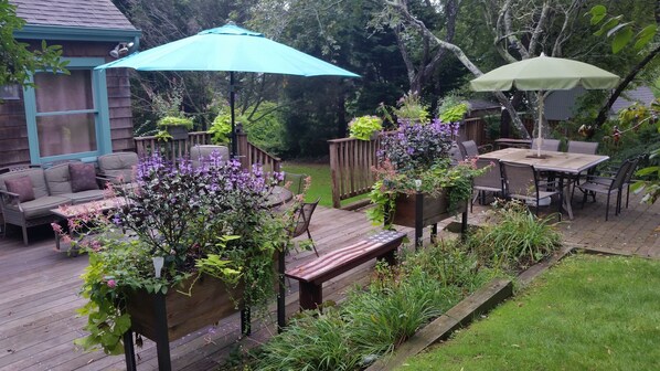Front deck with grill, and dining for 12