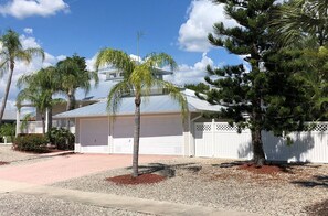 3 car garage with external keypads