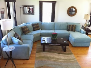 Living Room with 42' HDTV, dvd, vcr, stereo & wi-fi internet.
