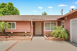 Single-story home, ideal for families with elderly guests or little ones.