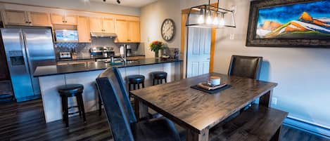 Beautiful open concept kitchen and dining room. Quartz countertops.