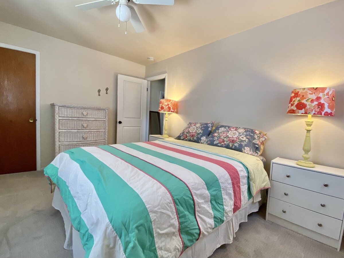 BOOK NOW!! GREAT UNIT PERFECT FOR SMALL FAMILY COUPLE… BEACH LOCKER