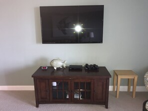 Flat Screen TV in All Rooms