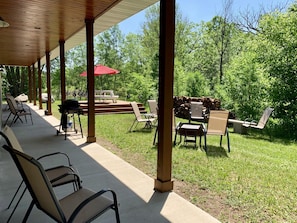 Side View of Maple Drive Lodge with Fire Pit and Picnic Table