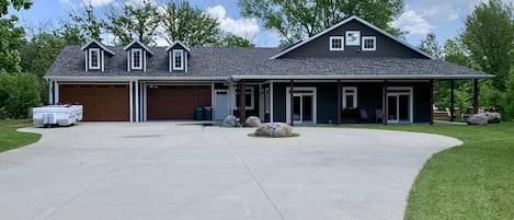 Front of Maple Drive Lodge