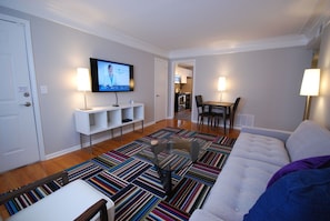 Brookwood Courtyard Condos - Stylish Living Room with 50-inch LED TV