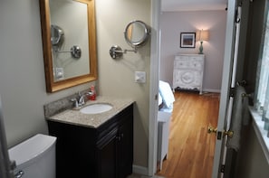  Full Master Bathroom