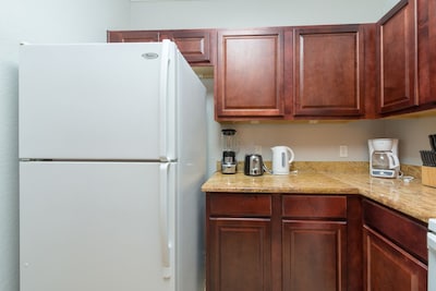 Luxurious Award Winning Newly Renovated 2+2 Condo Near Disney and Universal