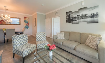 Luxurious Award Winning Newly Renovated 2+2 Condo Near Disney and Universal