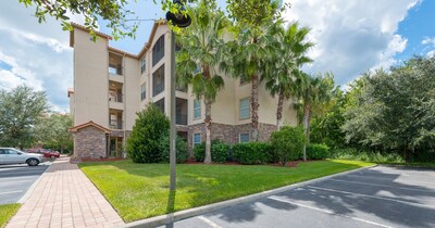 Luxurious Award Winning Newly Renovated 2+2 Condo Near Disney and Universal