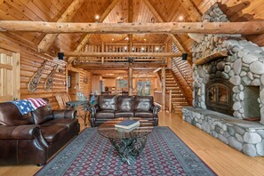 Open living/kitchen/dining