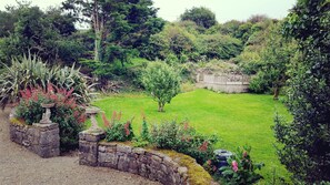 Front Garden & deck