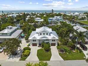 Sirenia Beach House - Resort Style Living - Deep Water Canal - Anna Maria Island