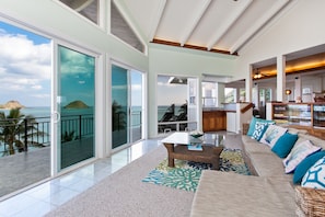 Living room overlooks the Mokulua islands