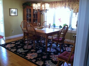 Comfy dining room with seating for 6 comfortably. 