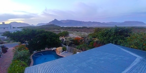 Uninterrupted views of the Constantiaberg mountains