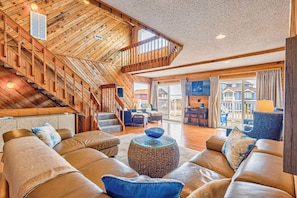 Mid-Level Living Room with Deck Access