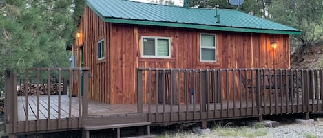 Fawn Ridge Cabin, Rough cut cedar siding, wrap around porch, come visit!