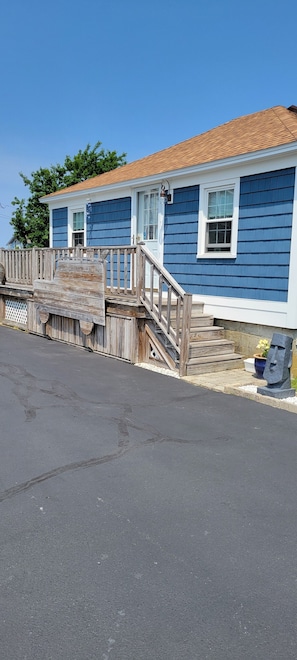 Entrance to cottage . Parking for 2 cars beside the deck.