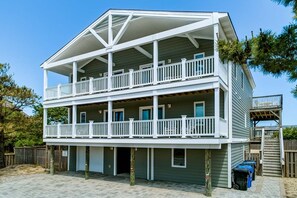 Front Exterior of Cabana Royale