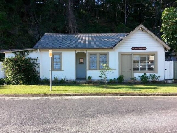 POSH...Patonga Old School House