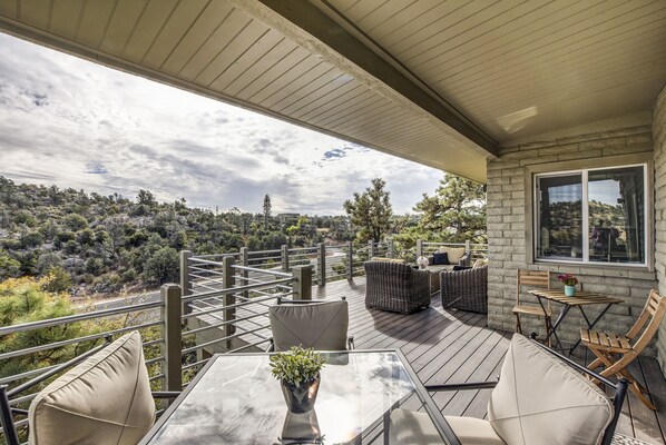 Start and end the day with lovely views from this beautifully furnished perch.