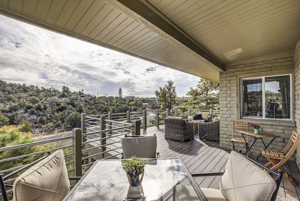 Start and end the day with lovely views from this beautifully furnished perch.