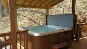 NEW! 2018 6 person Hot Springs spa Just installed! Covered deck!