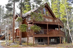 Beautiful house only 10 min. from the base of Peak 8