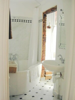 Marbre bathroom with a big bath tub and shower