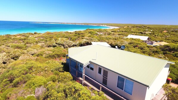 Aerial shot of Ocean View showing close proximity to beach (<100 metres)