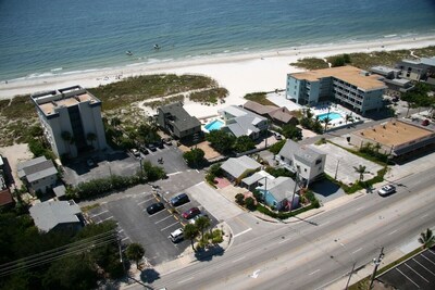  Madeira Beach Cottage 