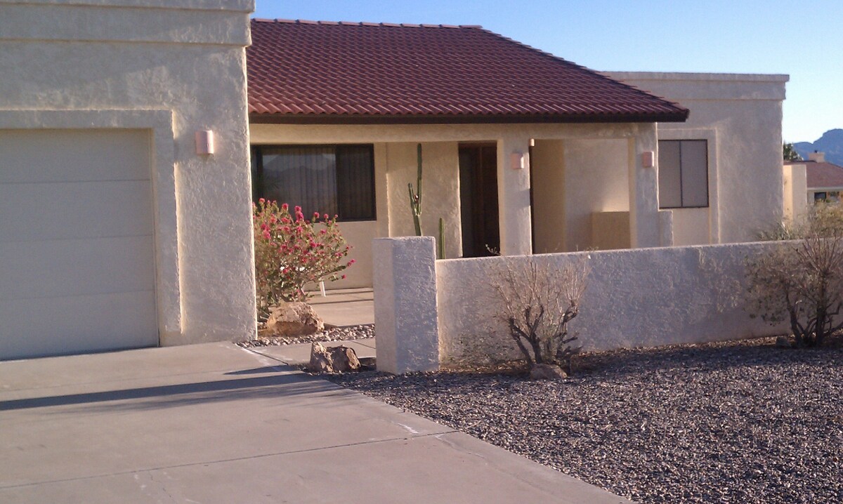 Lake View Pool – 2 Lrg MBR-Split flrplan. 10min Walk to Downtown, Parks, Shoppin