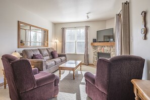 Two Cozy Chairs to Relax in après Ski