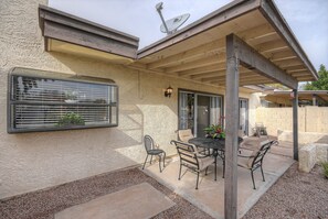 Celebrate in the glamorous style embodied by the Rat Pack Boys in warm and sunny Arizona!