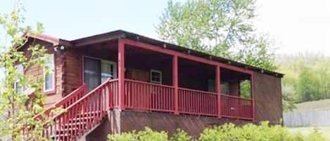 Cabin in the Meadow: Ideal for couples! One bedroom with Queen bed (No footboard), Bathroom with shower/tub, small but well equipped Kitchen, peninsula with stools for dining, Living Room with gas log fireplace and smart TV. Hot tub and rockers on porch.