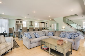 Open floor plan means there is room for the entire group + WOW Glass railings!