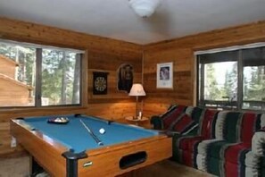 Spielezimmer