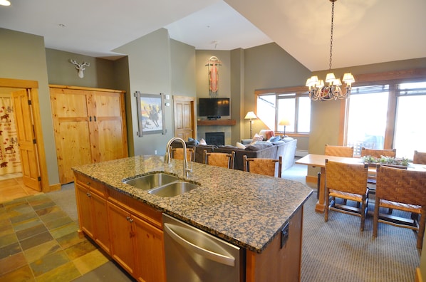 Oversized 2 bedroom / 3 bathroom penthouse unit with vaulted ceilings