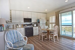 KITCHEN-AREA-HOBO-9-OCEAN-CITY