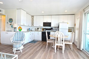 KITCHEN-AREA-HOBO-9-OCEAN-CITY