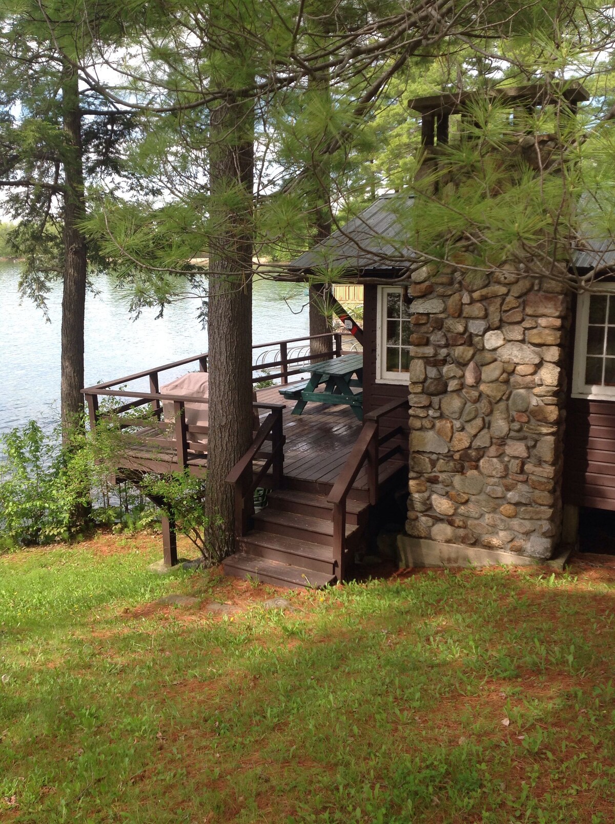 Lakefront Cottage on Lake George’s Northeastern Shore (with wifi)