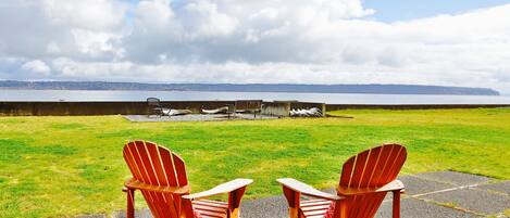 Bells Beach Cabin is a beautifully appointed home on 60' beachfront property.