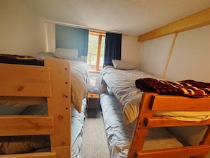 Bunk Bed Room (4 Beds)