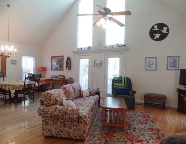 Large Living Room, Dining Room with lots of natural light.
