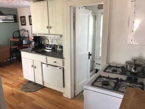 Dishwasher/ Gas Range